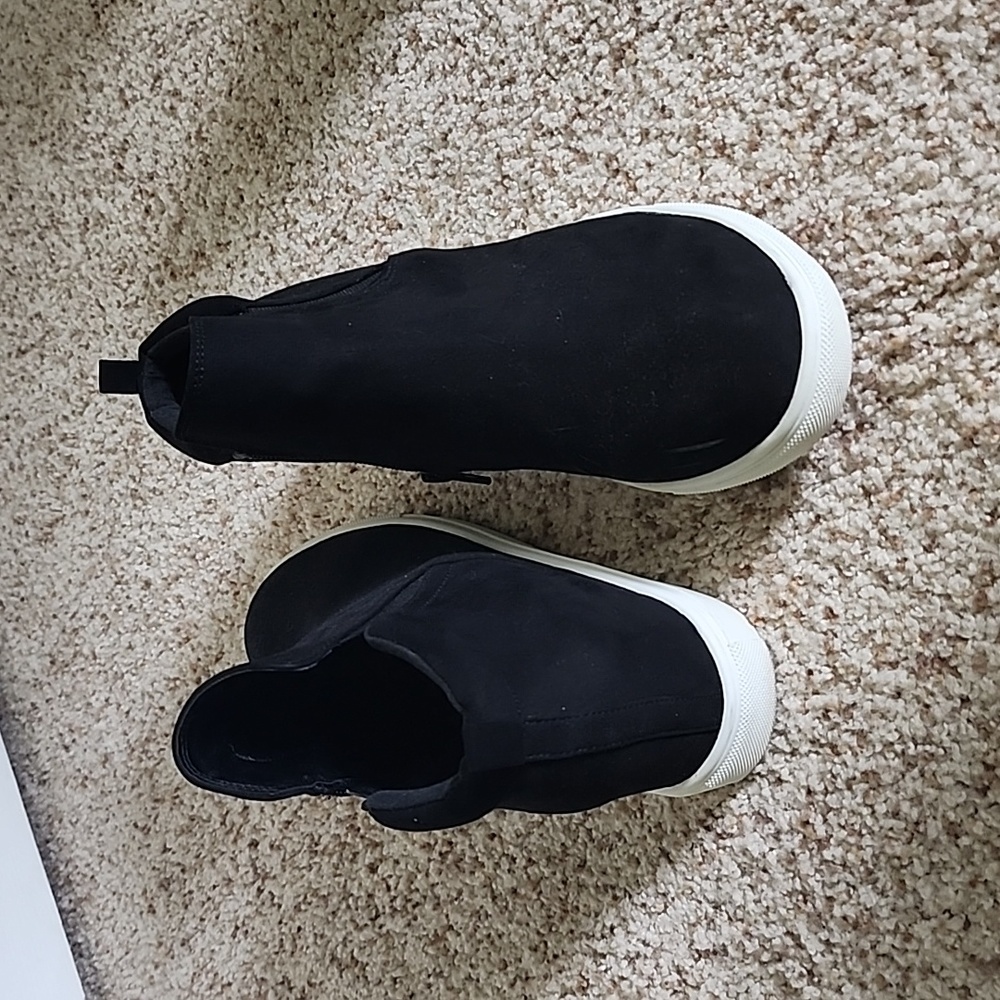 Wedge sneakers